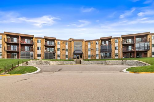 apt-227-2690 Oxford St N, Roseville, MN, 55113-2028 | Card Image