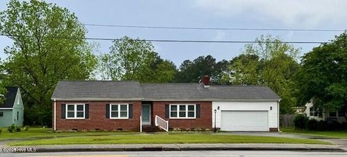 407 Main St, Bayboro, NC, 28515-9629 | Card Image