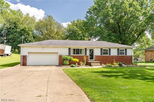 2263 Dewport Dr, Akron, OH, 44312-4927 | Card Image