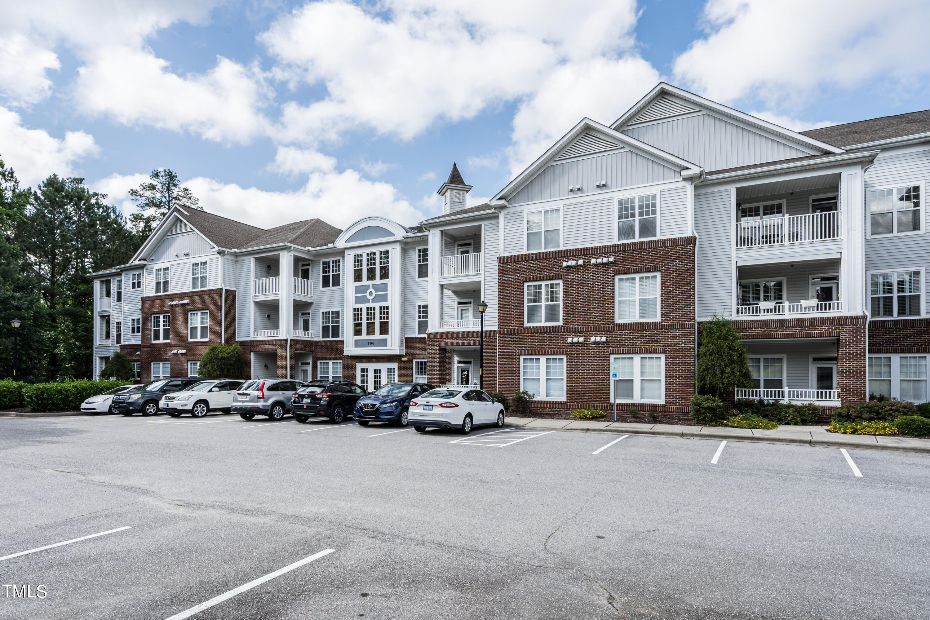 Eyam Hall Ln, Apex, NC 27502
