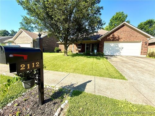 2112 Sterling Oaks Dr, Sellersburg, IN, 47172-9807 | Card Image