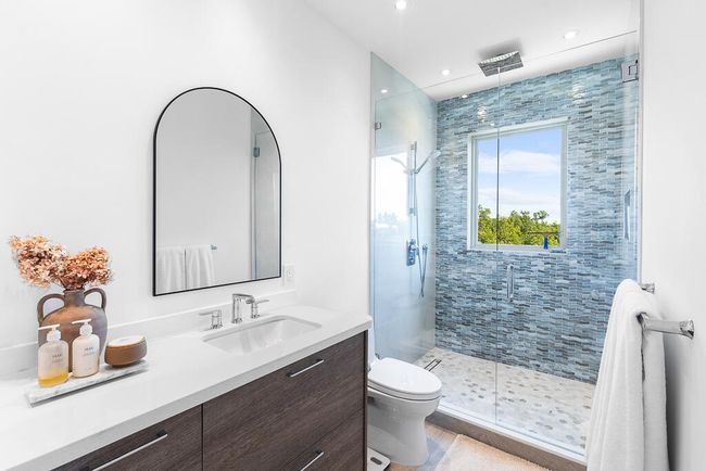 150-S-Bahama-Drive-master-bath-b | Image 23