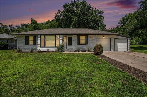 10104 Wheeling Ave, Kansas City, MO, 64134-1457 | Card Image
