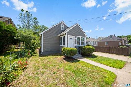 70 Lambert St, West Haven, CT, 06516-2819 | Card Image