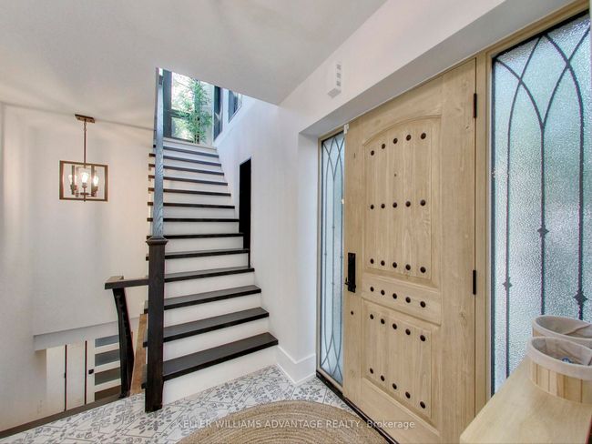 854 Royal York Rd, House other with 3 bedrooms, 3 bathrooms and 5 parking in Etobicoke ON | Image 6
