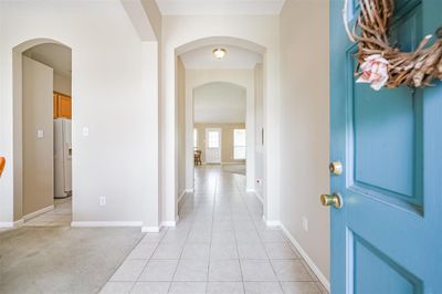 entry. very wide entry way with art nook | Image 2