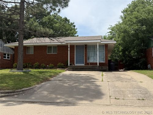 561 Se Greystone Ave, Bartlesville, OK, 74006-8421 | Card Image
