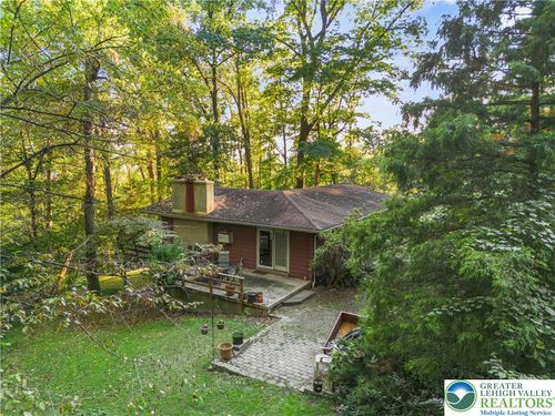 3237 Oakhurst Dr, Center Valley, PA, 18034-9014 | Card Image