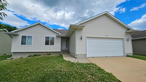 1975 49th Street, Marion, IA, 52302 | Card Image