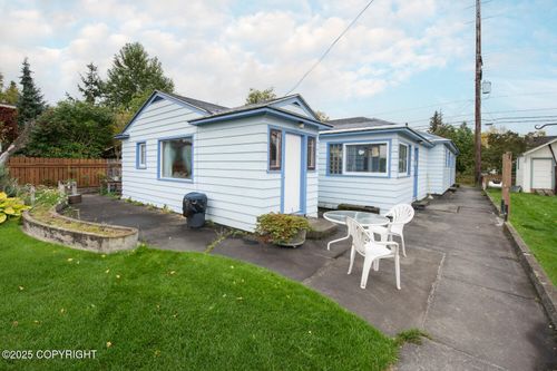 318 W 10th Ave, Anchorage, AK, 99501-3501 | Card Image