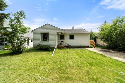 5215 48 St, Camrose, AB, T4V1M2 | Card Image