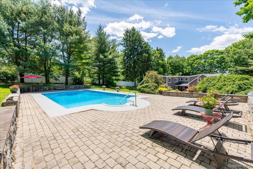 12 Sun Hill Rd, Katonah, NY, 10536-3301 | Card Image