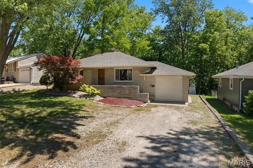 613 Poplar St, Highland, IL, 62249-1439 | Card Image