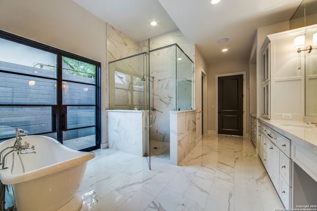 114 Cypress Way, House other with 4 bedrooms, 5 bathrooms and null parking in Mcqueeney TX | Image 24