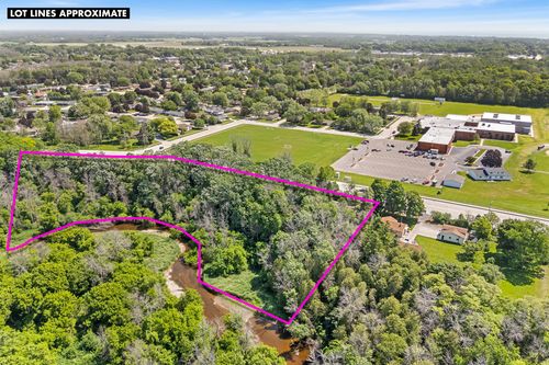 1202 N Rapids Rd, Manitowoc, WI, 54220-1004 | Card Image