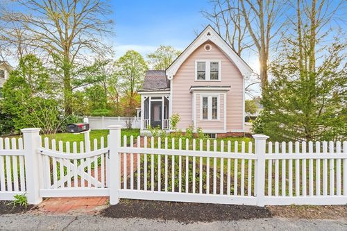 32-32 Thoreau St, Concord, MA, 01742-2411 | Card Image