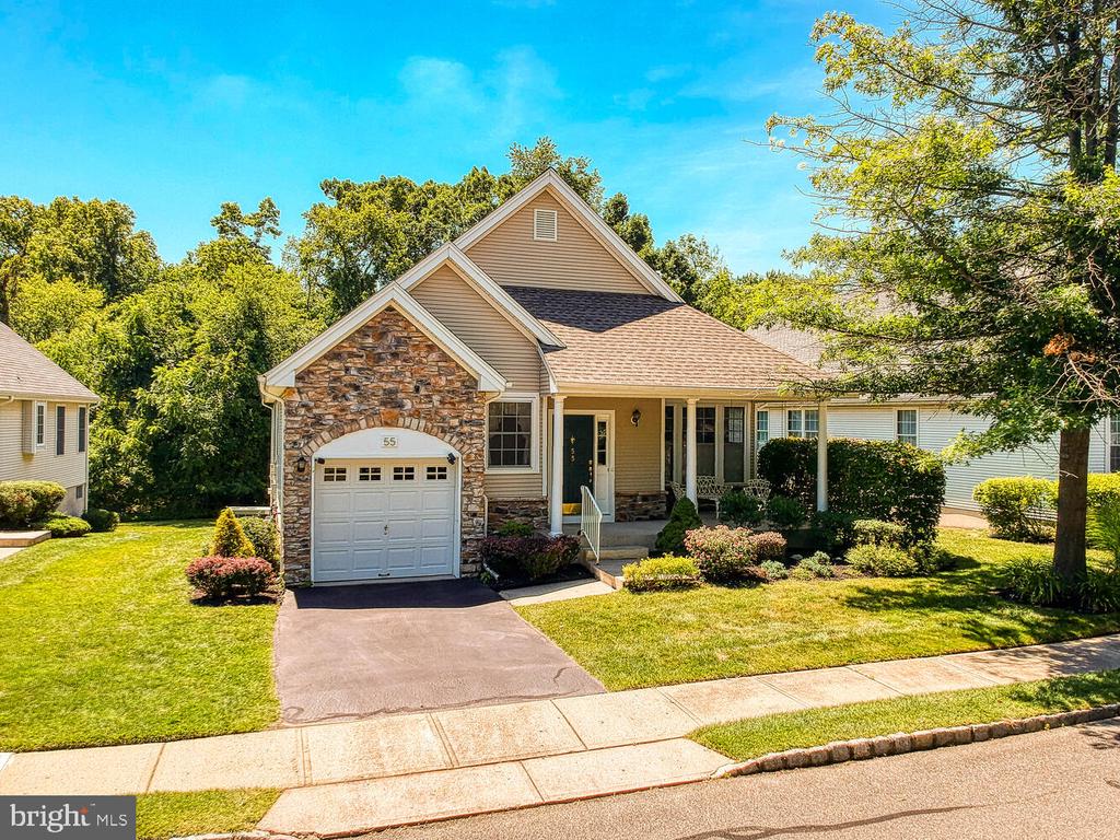 Bear Meade Dr, Robbinsville, NJ 08691