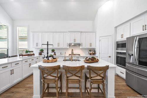 172 Cimarron Crk, Boerne, TX, 78006-2843 | Card Image