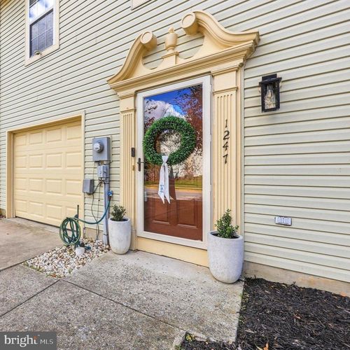 1247 Dahlia Ln, FREDERICK, MD, 21703-6198 | Card Image