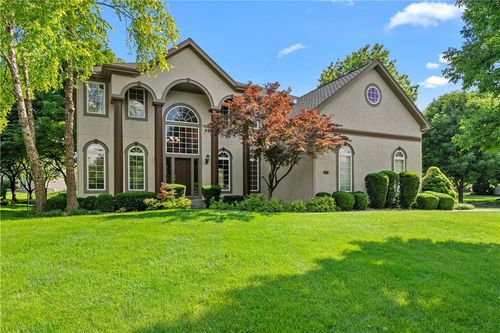 14712 Maple St, Overland Park, KS, 66223-1216 | Card Image