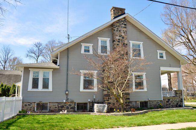 Side of home | Image 4