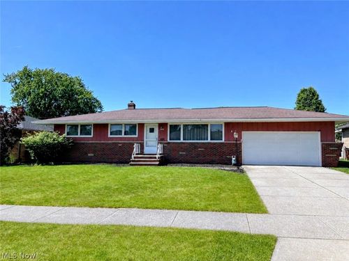 8320 Banner Ln, Parma, OH, 44129-6009 | Card Image
