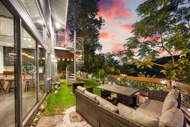 Enjoy stunning sunsets in your private backyard | Image 9