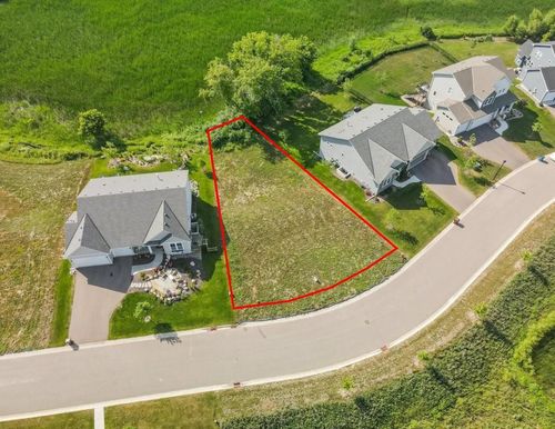 9221 Maas Dr, Minnetrista, MN, 55375-4405 | Card Image