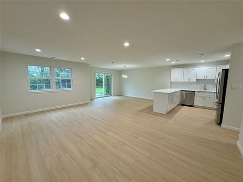 19 Erin Ln, East Setauket, NY, 11733-3459 | Card Image