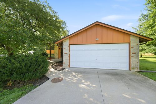 724 Meadowbrook Cir, MOBERLY, MO, 65270-3519 | Card Image