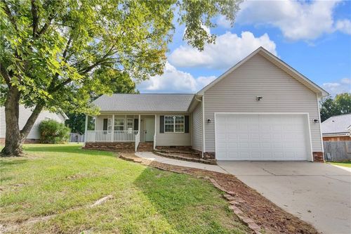 21 Oak Meadow Ln, Thomasville, NC, 27360-3264 | Card Image