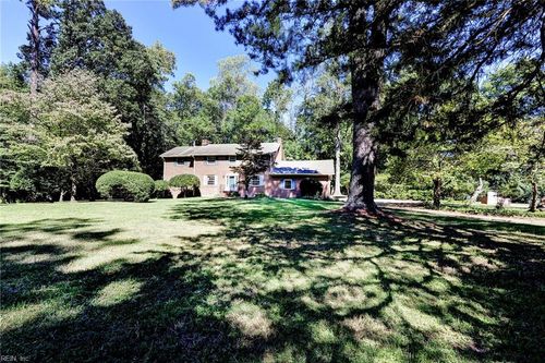 265 E Queens Dr, Williamsburg, VA, 23185-5034 | Card Image
