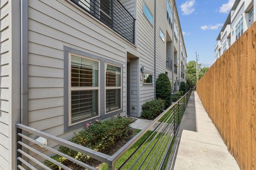206-4226 Roseland Ave, Dallas, TX, 75204-4448 | Card Image
