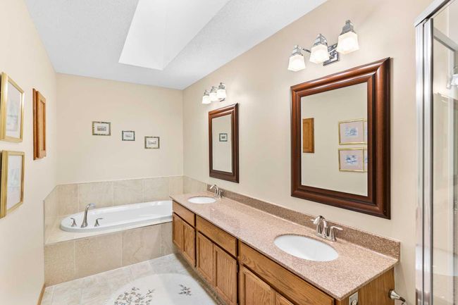 1038 Shawnee Rd Sw, Home with 3 bedrooms, 3 bathrooms and 4 parking in Calgary AB | Image 23