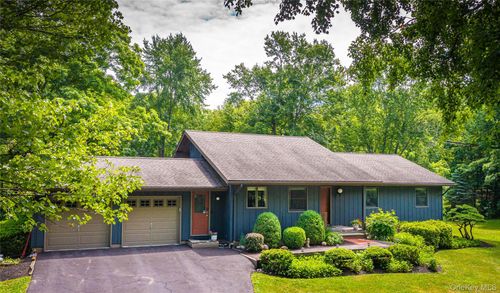 202 S Quaker Ln, Hyde Park, NY, 12538-2705 | Card Image