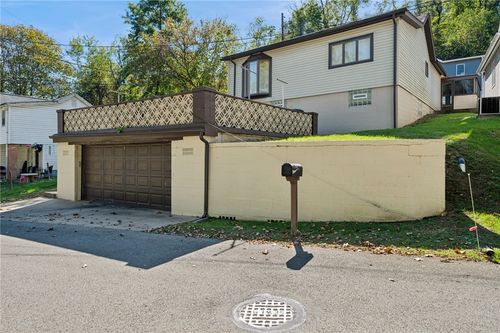 19 Hoon St, Monongahela, PA, 15063-3426 | Card Image