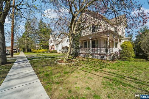 81 Park Ave, Allendale, NJ, 07401-1715 | Card Image