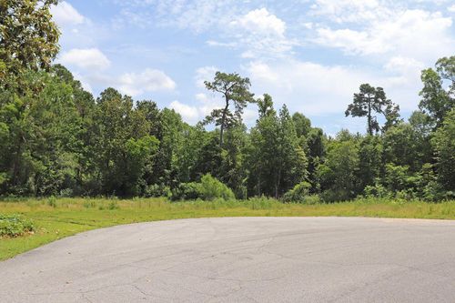 112 Wildwood Cir, Hattiesburg, MS, 39402-1243 | Card Image
