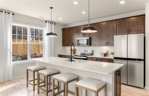 101-141 E Point Dr, Rumford, RI, 02916-3529 | Card Image