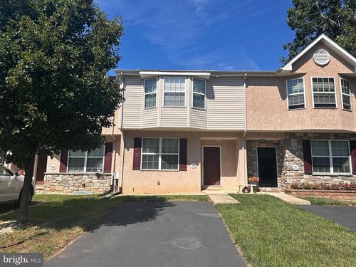 709 E Elm St, Norristown, PA, 19401-4088 | Card Image