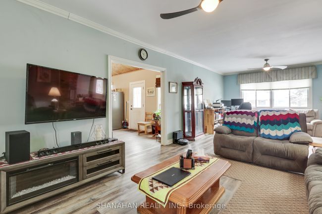 5338 Nauvoo Rd, House other with 3 bedrooms, 2 bathrooms and 3 parking in Warwick ON | Image 9