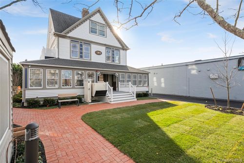 1-584 Main St, Islip, NY, 11751-3517 | Card Image