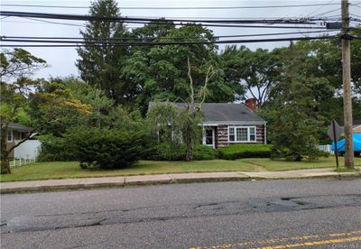 View of front facade featuring a front lawn | Image 1