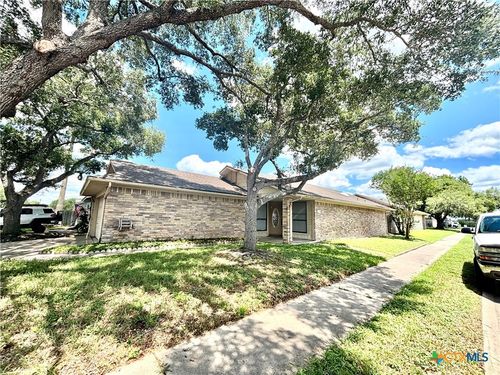 127 Cabana Dr, Victoria, TX, 77901-3704 | Card Image