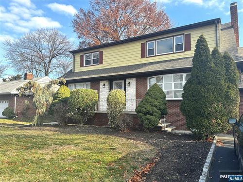 60 Roosevelt St, Little Ferry, NJ, 07643-1762 | Card Image