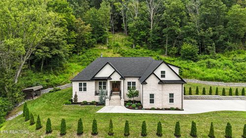 3301 Greenway Dr, Knoxville, TN, 37918-2016 | Card Image