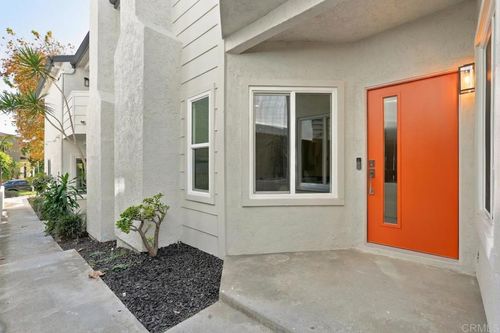 978 Sapphire Street, San Diego, CA, 92109 | Card Image
