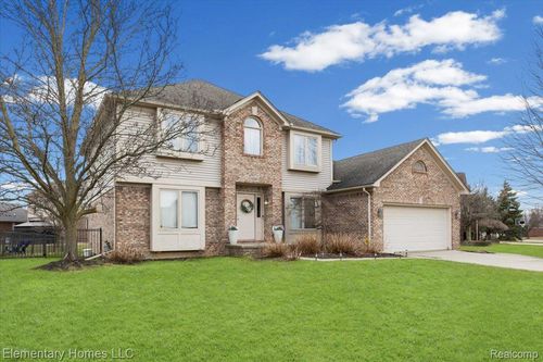 53260 Forestglade Dr, Chesterfield, MI, 48047-2740 | Card Image