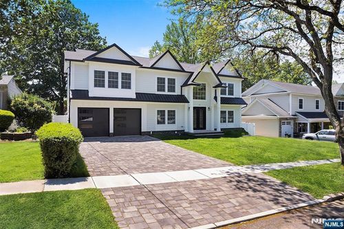 712 6th Ave, River Edge, NJ, 07661-1415 | Card Image