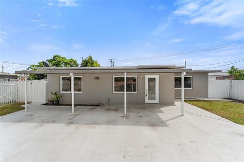 810 E 9th Pl, Hialeah, FL, 33010-3726 | Card Image